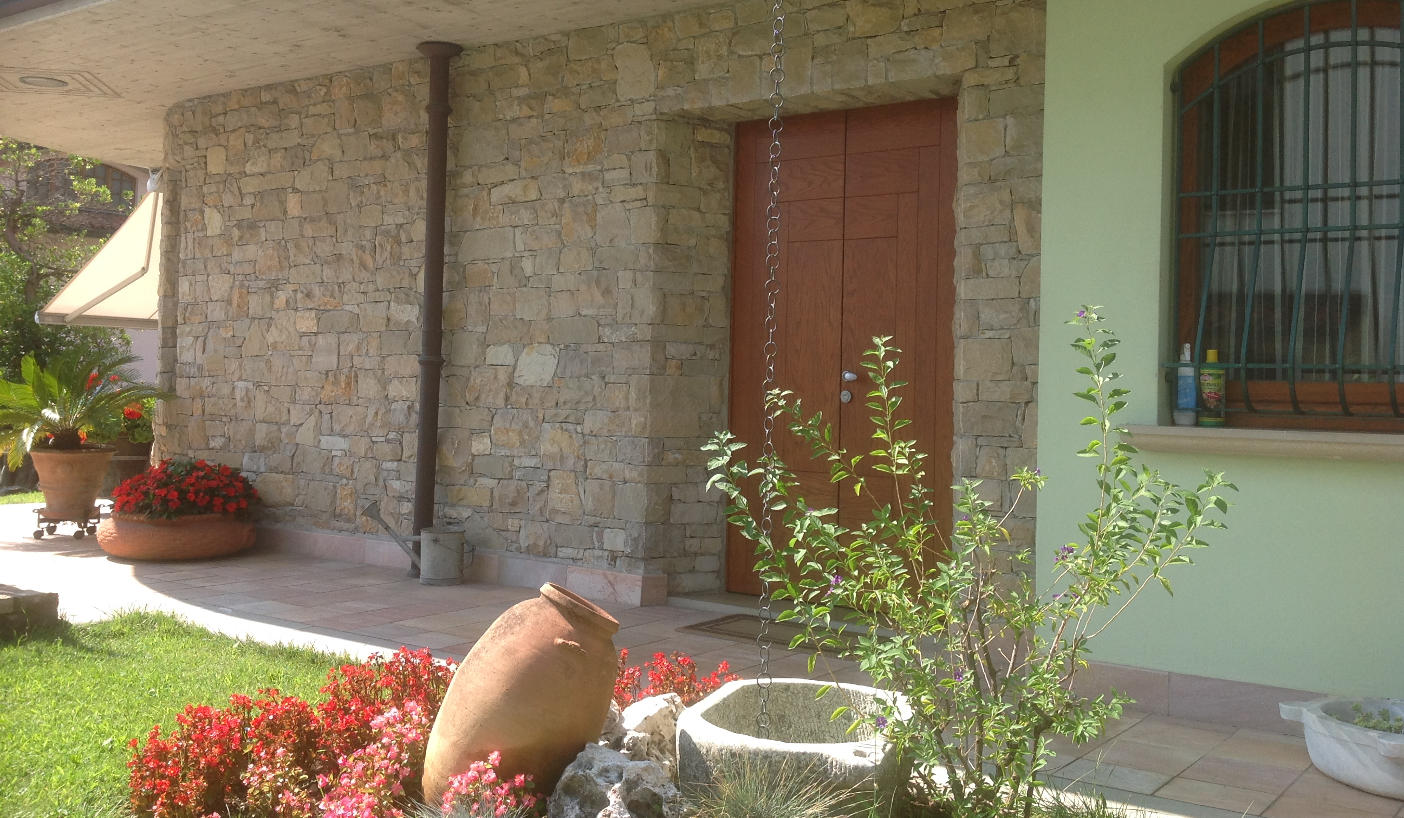 Artigiani Pietra Credaro - Realizzazione rivestimento in pietra di Credaro per Villa