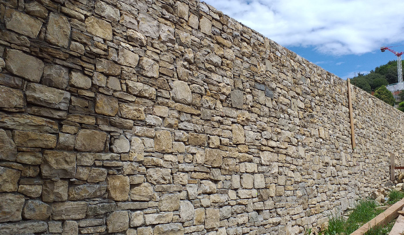 Artigiani Pietra Credaro - Realizzazione rivestimenti Ville ed abitazioni in Pietra di Credaro e Pietra Naturale