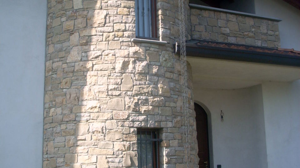 Villa rivestimento in pietra di Credaro lavorazione classica