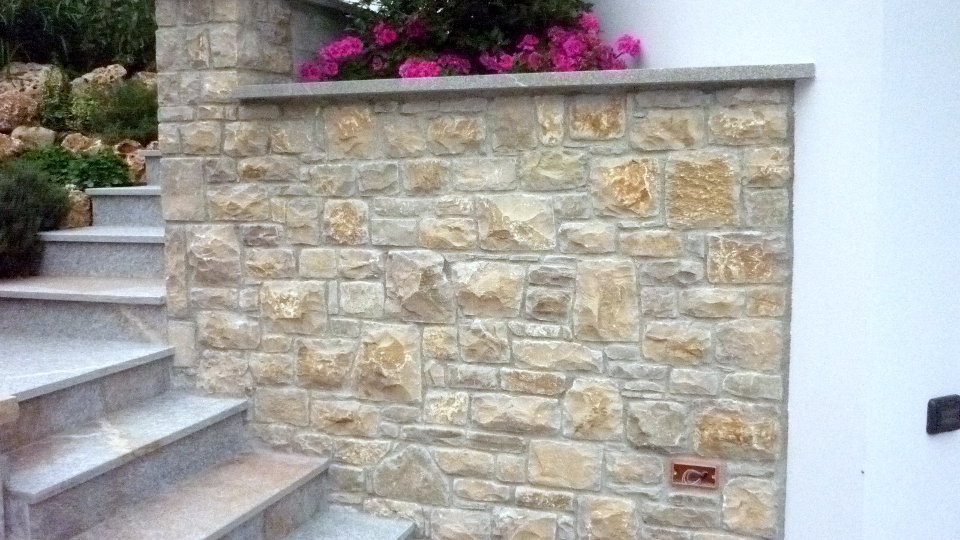 Villa rivestimento in pietra di Credaro lavorazione classica