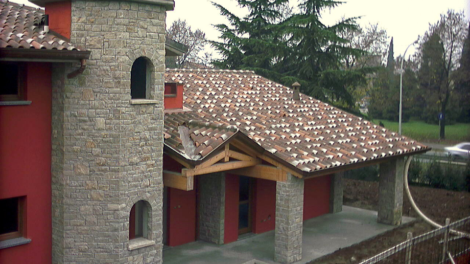 Villa rivestimento in pietra di Credaro lavorazione classica