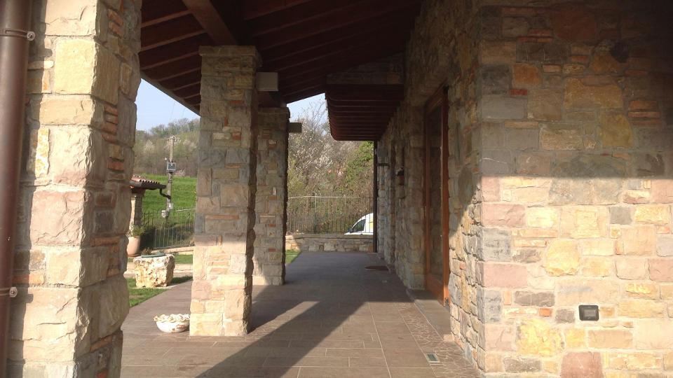 Villa rivestimento in pietra lavorazione Pietra di Credaro e pietra di Sarnico e mattoni