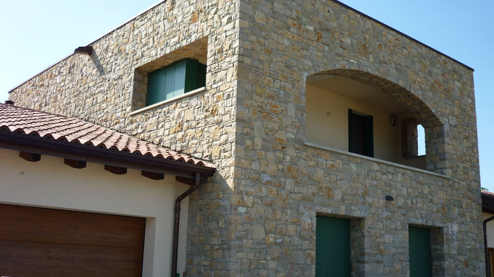 Villa rivestimento in pietra di Credaro lavorazione rustica