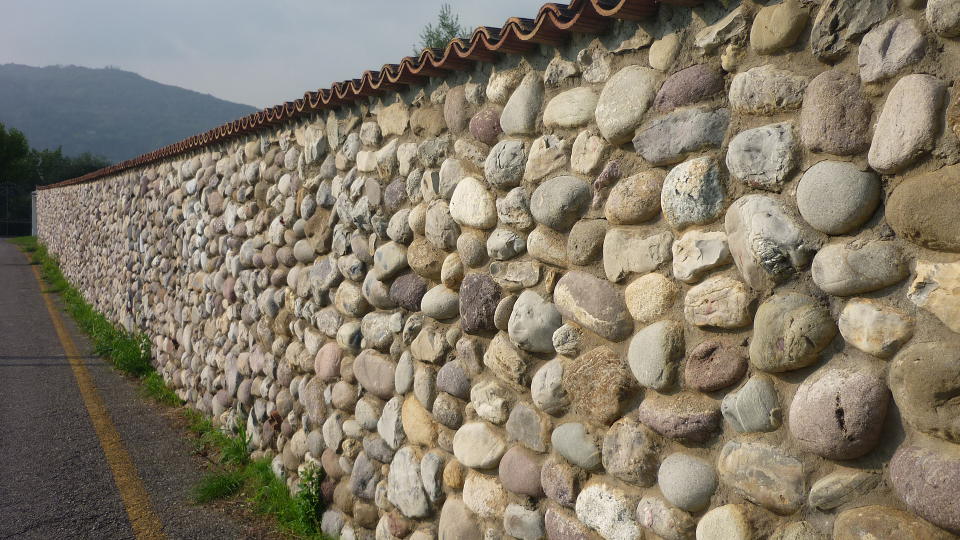 Lavorazione sassi di fiume