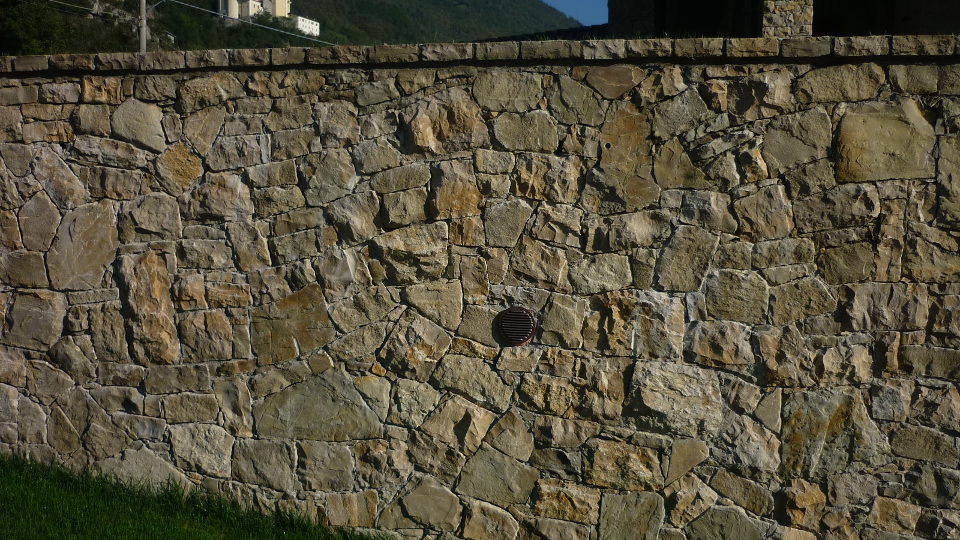 Villa rivestimento in pietra di Pietra di Credaro lavorazione a secco a mosaico