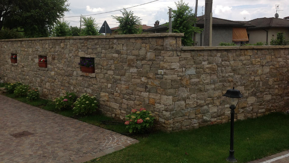 Muro rivestimento in pietra di Credaro lavorazione a secco